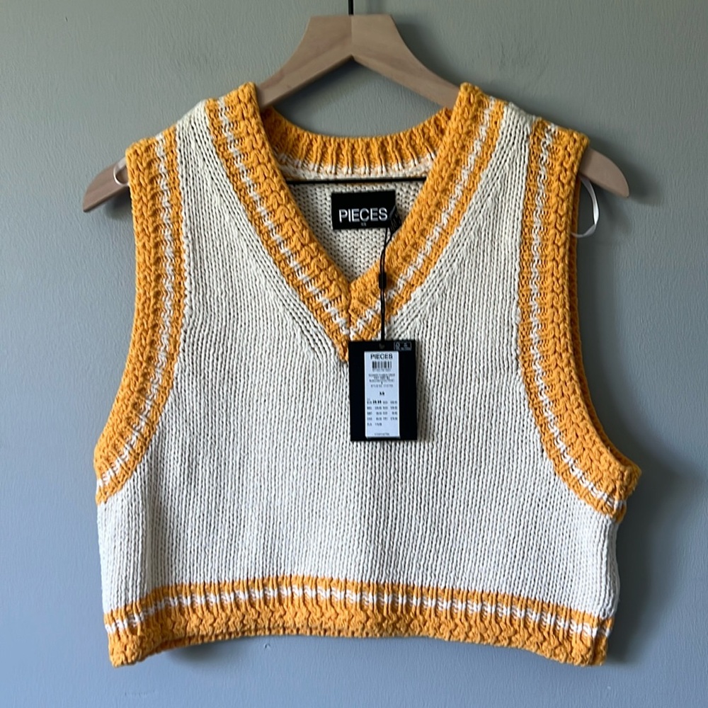 NWT Cropped Knit Sweater Vest - Size XS